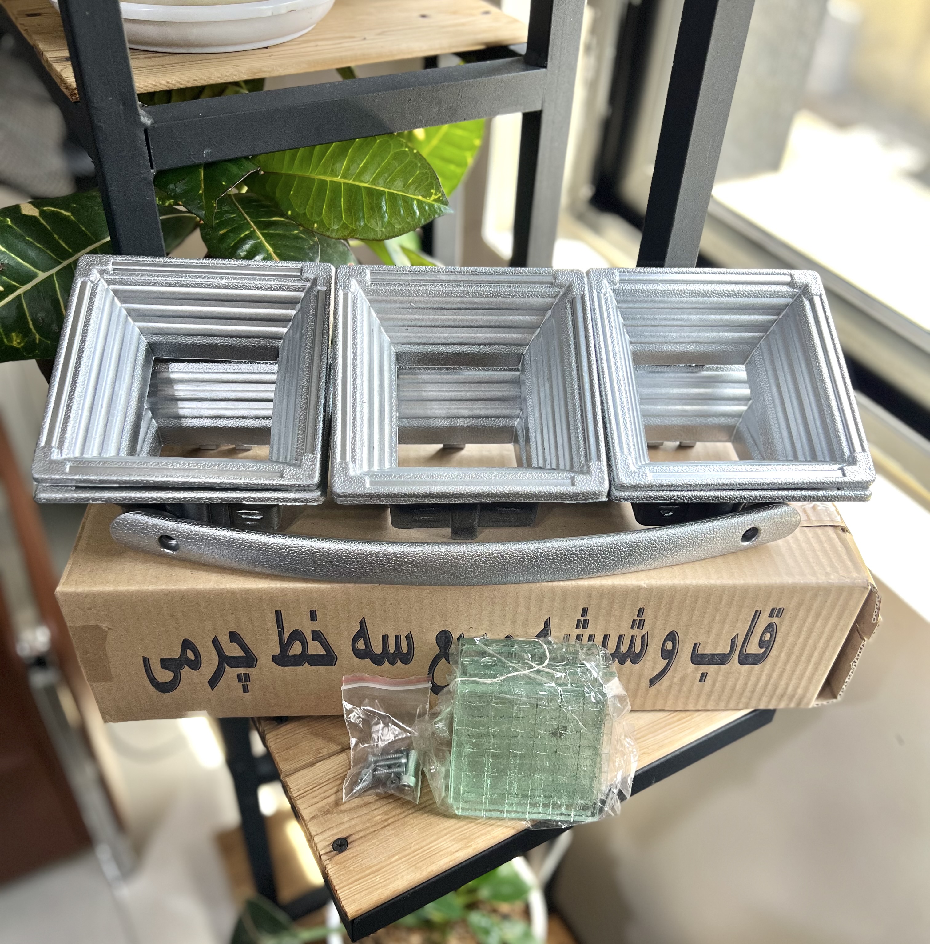 قاب شیشه درب لولایی آسانسور